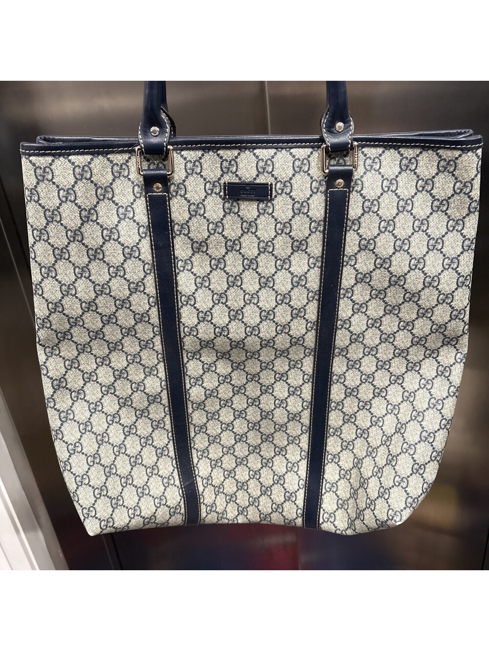 Woman’s Authentic Gucci Supreme Luxury Tote Bag